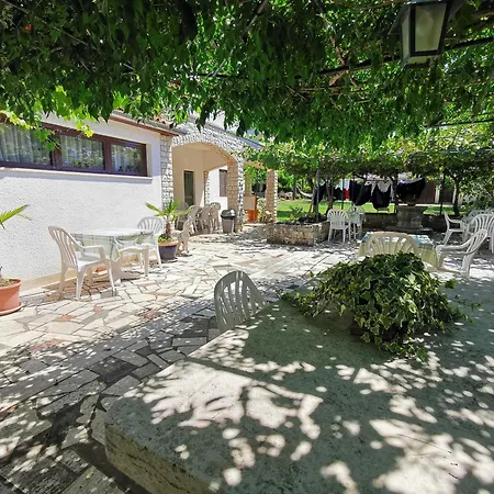 Ritosa Bed & Breakfast 3*