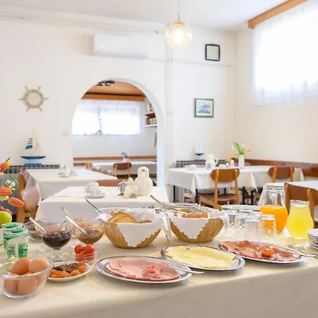 Ritosa Bed & Breakfast 3*